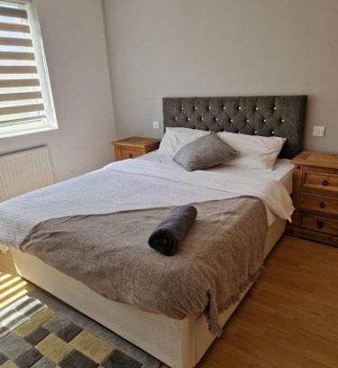 Doncaster House | Spacious Luxurious Serviced Accomodation