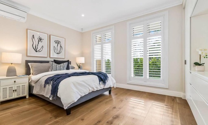 Hampton Villa | Spacious Luxury Hampton Home - Park Front