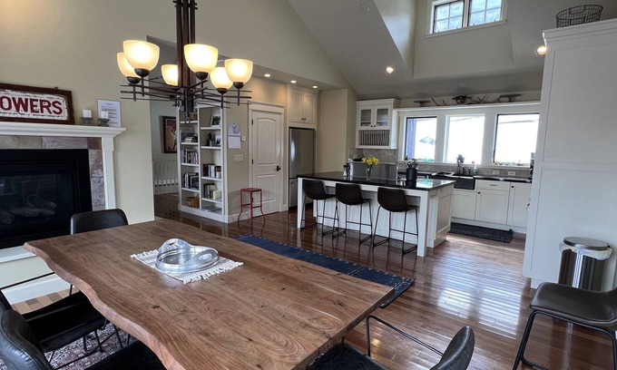 Karns Hillside House | Spacious Luxury Home in the Town of Jackson Hole
