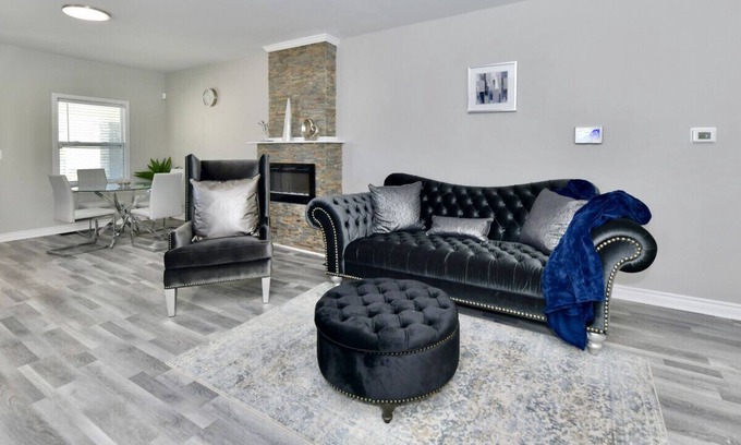 Near Eastside House | Spacious, Luxury Retreat: Ideal for Large Groups, Minutes from Downtown Indianapolis