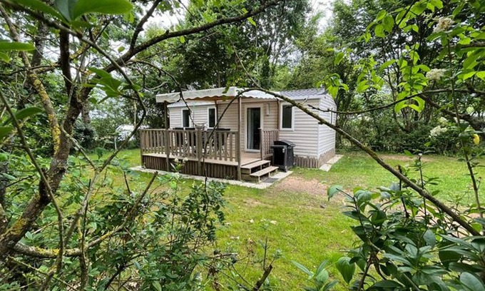 La Tessoualle House | Spacious mobile home for 6 with terrace and garden furniture