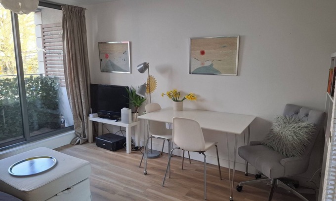 Shepherd's Bush Apartment | Spacious modern 1 bedroom flat, Notting Hill, West London