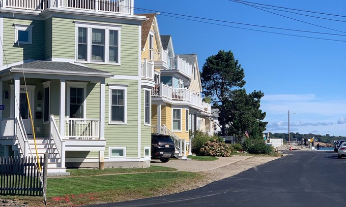 Gloucester House | Spacious Modern Beach House- Steps to Long Beach and Good Harbor