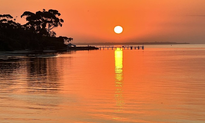 Loch Sport House | Spacious modern Gem Cozy Haven free Wi-Fi & near Beach, Lake & National Park.