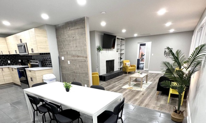 Jamestown Apartment | Spacious Modern Home near Furniture Market