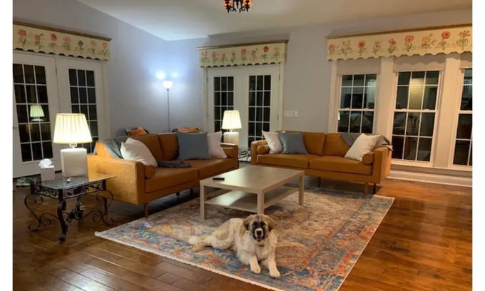 Lexington House | Spacious, modern home on a beautiful horse farm