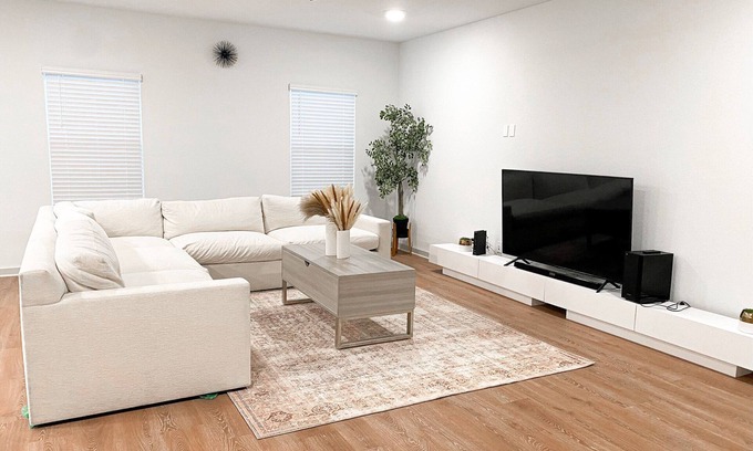San Marcos House | Spacious & Modern Home in SMTX-10 MINS to DT/TXST