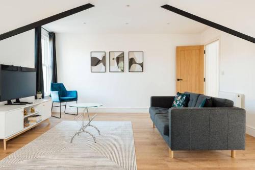 Catford Apartment | Spacious & Modern Two Bedroom Apartment in Catford, London