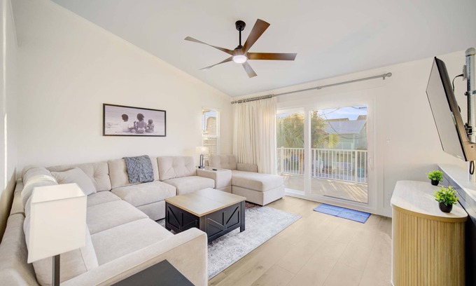Holiday Isle House | Spacious Modern-Upscale 2bd Townhome at the Beach
