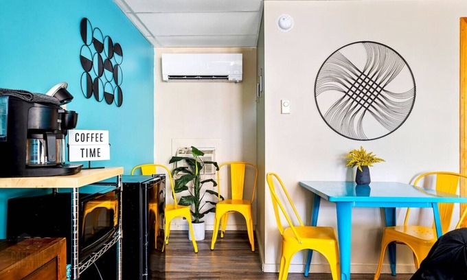 Old Orchard Beach Apartment | Spacious Motel Room – 2 Full Beds w/Pool & Parking