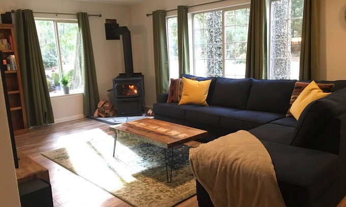 Mount Hood Village House | Spacious Mount Hood home near river, dogs OK, game room, WiFi