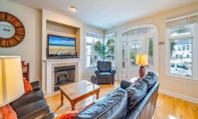 North End Condo | Spacious North End 4BR w/Porch, Parking & Fireplace –Steps to Beach & Boardwalk