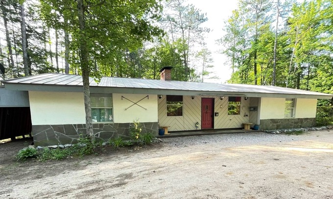 Chocorua House | Spacious Northern Lakes Region One-Level Pet Friendly Home