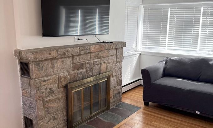 Northeast Yonkers House | Spacious NYC Getaway House