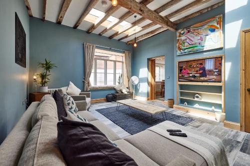 Cley next the Sea Apartment | Spacious One Bedroom Coach House in Cley Norfolk