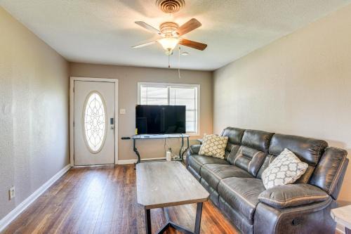 Orange House | Spacious Orange Rental about 3 Mi to Museums and Garden!