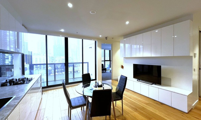 Carlton South Apartment | Spacious Penthouse Family Apartment in Melbourne CBD