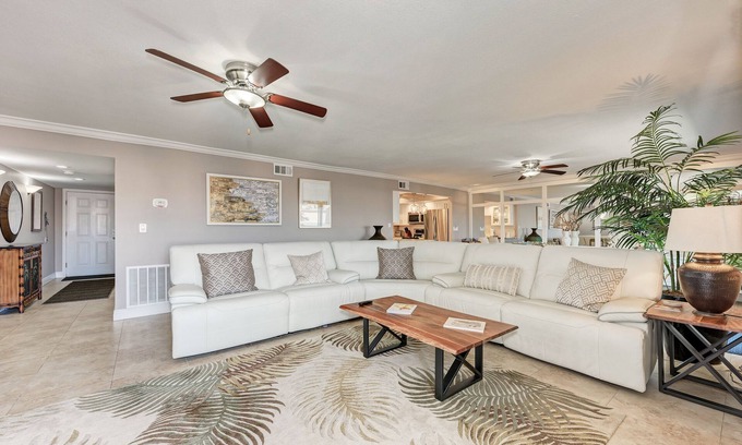 Siesta Key Condo | Spacious Penthouse Suite,3 King Beds/3 updated bath, On the Beach, Great Views!