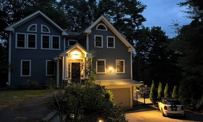Waban House | Spacious private 4-bedroom house in lovely Newton