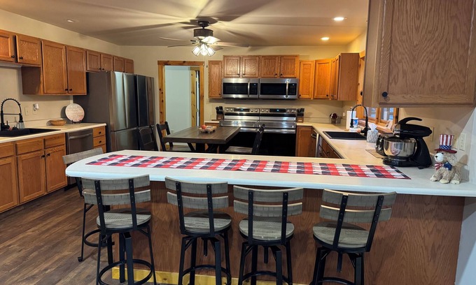 Tylersville Cabin | Spacious Private 9 bedroom lodge AC, hot tub, fire pit, fire place, 212 acres