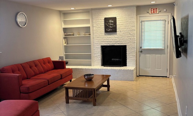 Fort Worth House | Spacious Private Rooms in Fort Worth Near Downtown + Health Centers