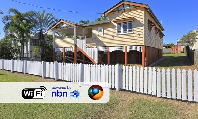 Bundaberg West House | 🏞 Spacious Queenslander Overlooking River & Park 🏞