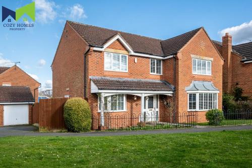 Rufford House | Spacious, Quiet 5-Bed 2-Bath Home with Parking & Garden Near NEC & Solihull