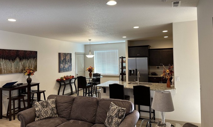 Albany House | Spacious Relaxing Home!