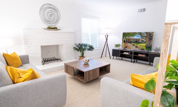 Mountain View House | Spacious Serenity 4BD/3BA, Minutes to Apple, Google, Meta, Hospitals; Pets Ok