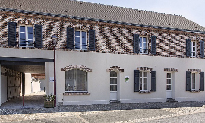Marcilly-en-Gault Cottage | Spacious Sologne Retreat: Accessible, 5 En-Suite Bedrooms, Parking, BBQ, Pet-Friendly