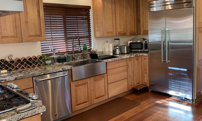 Oak Park House | Spacious, Spa, Luxurious Remodel in Downtown