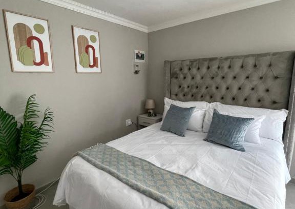 Kempton Park Apartment | Spacious stay-in bachelor apartment