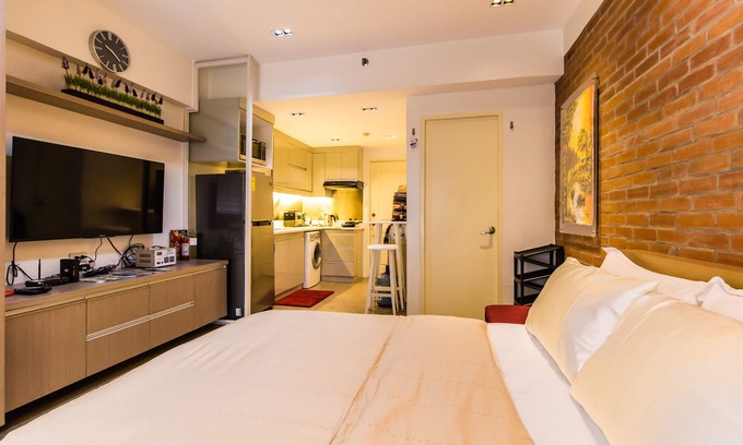 San Lorenzo Condo | Spacious Studio with Amazing Balcony views at Greenbelt Makati