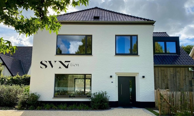 Gistel Villa | Spacious, sunny luxury vacation home with sauna and garden!