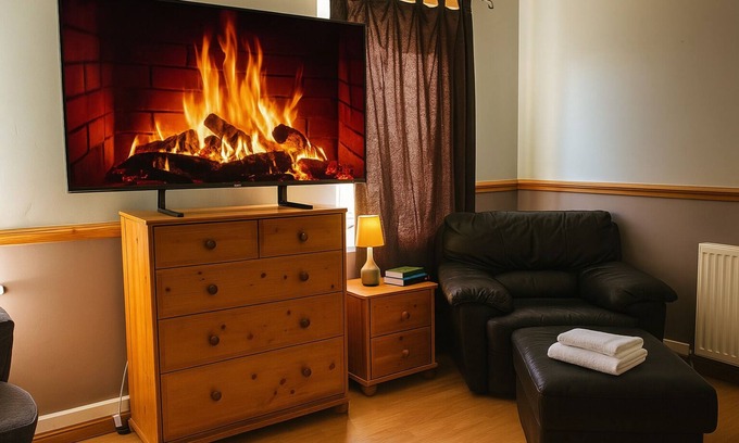 Liberton Apartment | Spacious Three-Bedroom Apartment