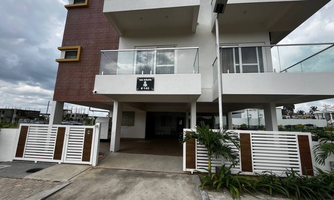 Mysore Apartment | Spacious Top Floor Luxury 3-bedroom with AC and WiFi in enchanting Mysurunnn