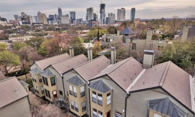 Clarksville House | Spacious Townhouse in Clarksville/Old West Austin