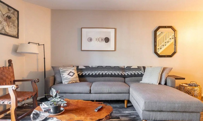 Littleton House | Spacious two-bed three-bath Centennial townhousenn