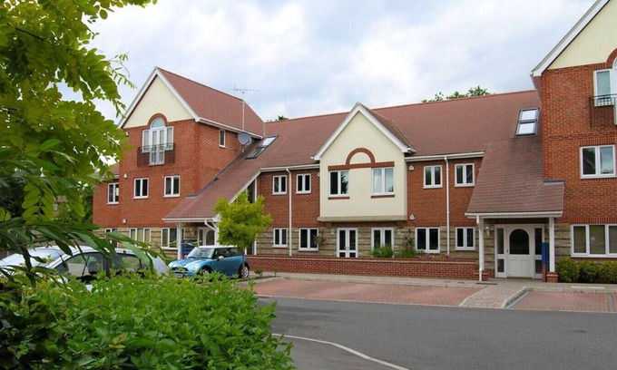 Bracknell Apartment | Spacious Two Bedroom Apartment in Bracknell