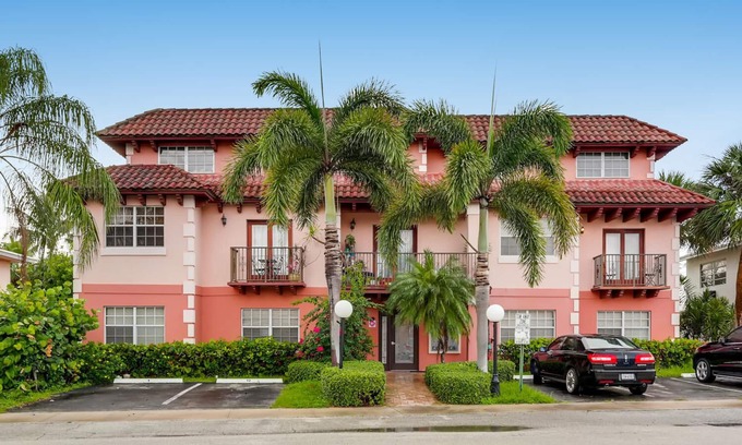 Lauderdale-by-the-Sea Condo | Spacious and Charming 2 level beach condo