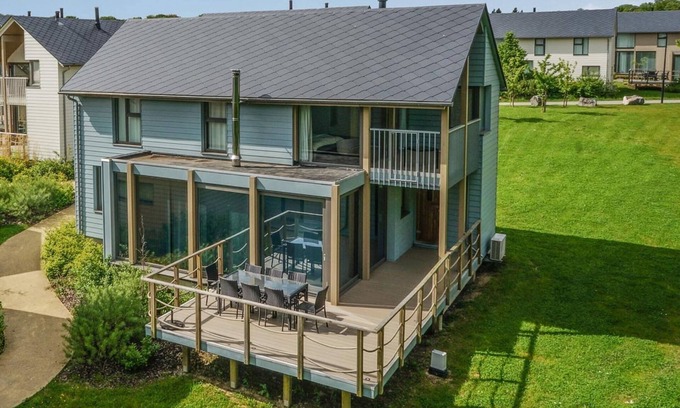 Froidchapelle Villa | Spacious Villa Near Castle