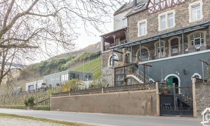 Uerzig House | Spacious vacation home with Moselle view, 8 pers., 3 bathrooms, free of charge. Public transport ticket