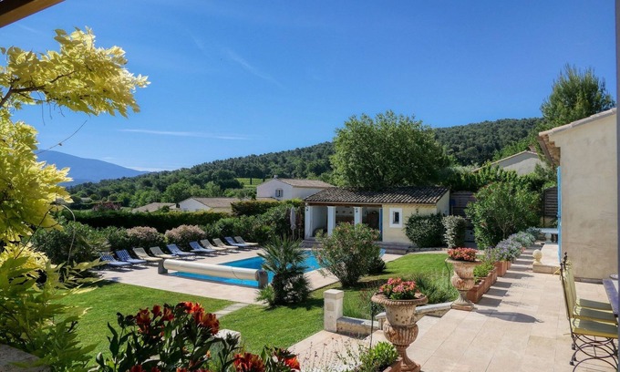Vaison-la-Romaine Villa | Spacious Villa 5* for 12 pers., air cond., heated pool, view Mt. Ventoux