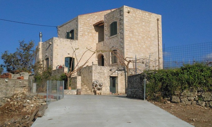 Margarites Villa | Spacious Villa in Margarites with Private Garden