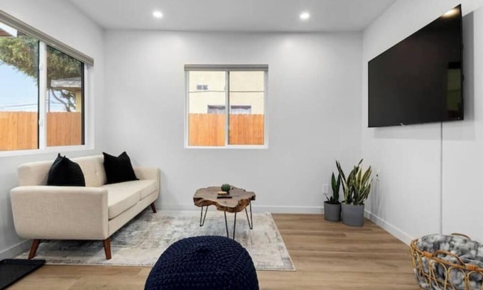 Los Angeles House | Spacious w/2BR 1bath - near DTLA East Los Angeles