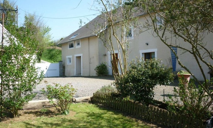Gavray House | Spacious YELLOW room - Breakfast included