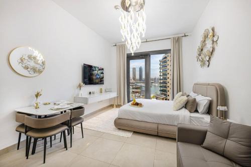 Dubai Marina Apartment | Sparkle Tower by Swarovski, Full Marina View, 2min JBR & Metro, Sleeps 4