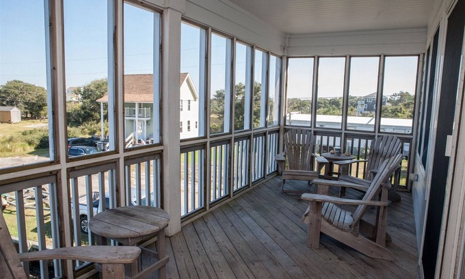Buxton House | Spartina 3 Bedroom Cottage by RedAwning