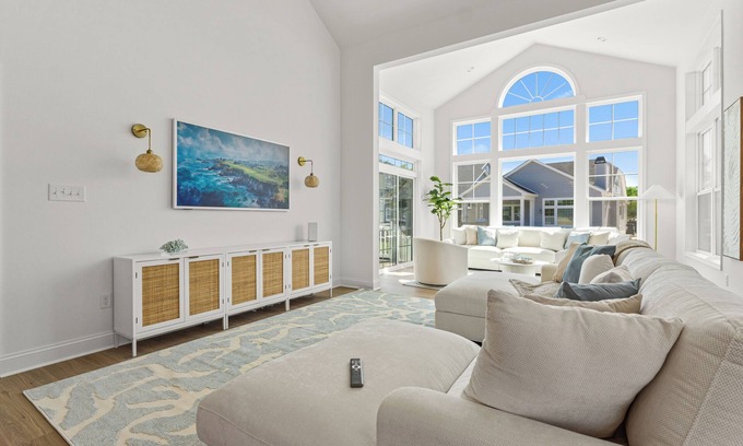 Long Neck House | *SPECIAL AUGUST BOOKING OFFER!* Stay in the five-star, resort-style community of The Peninsula!