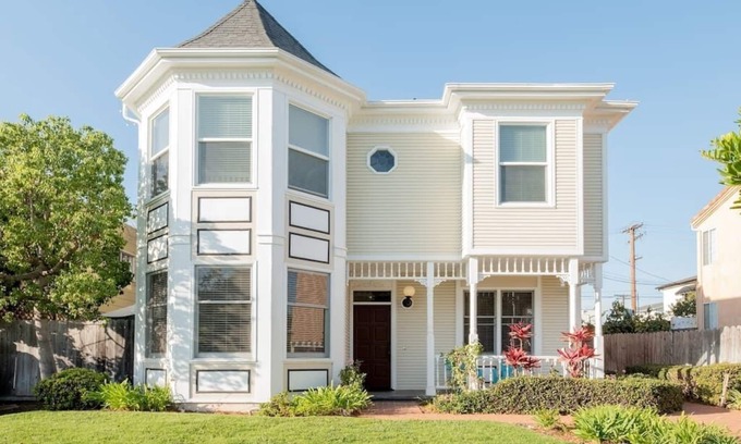 Crown Point House | SPECIAL! Luxury Family Townhome4, Walk to Beach, Garage, Crib